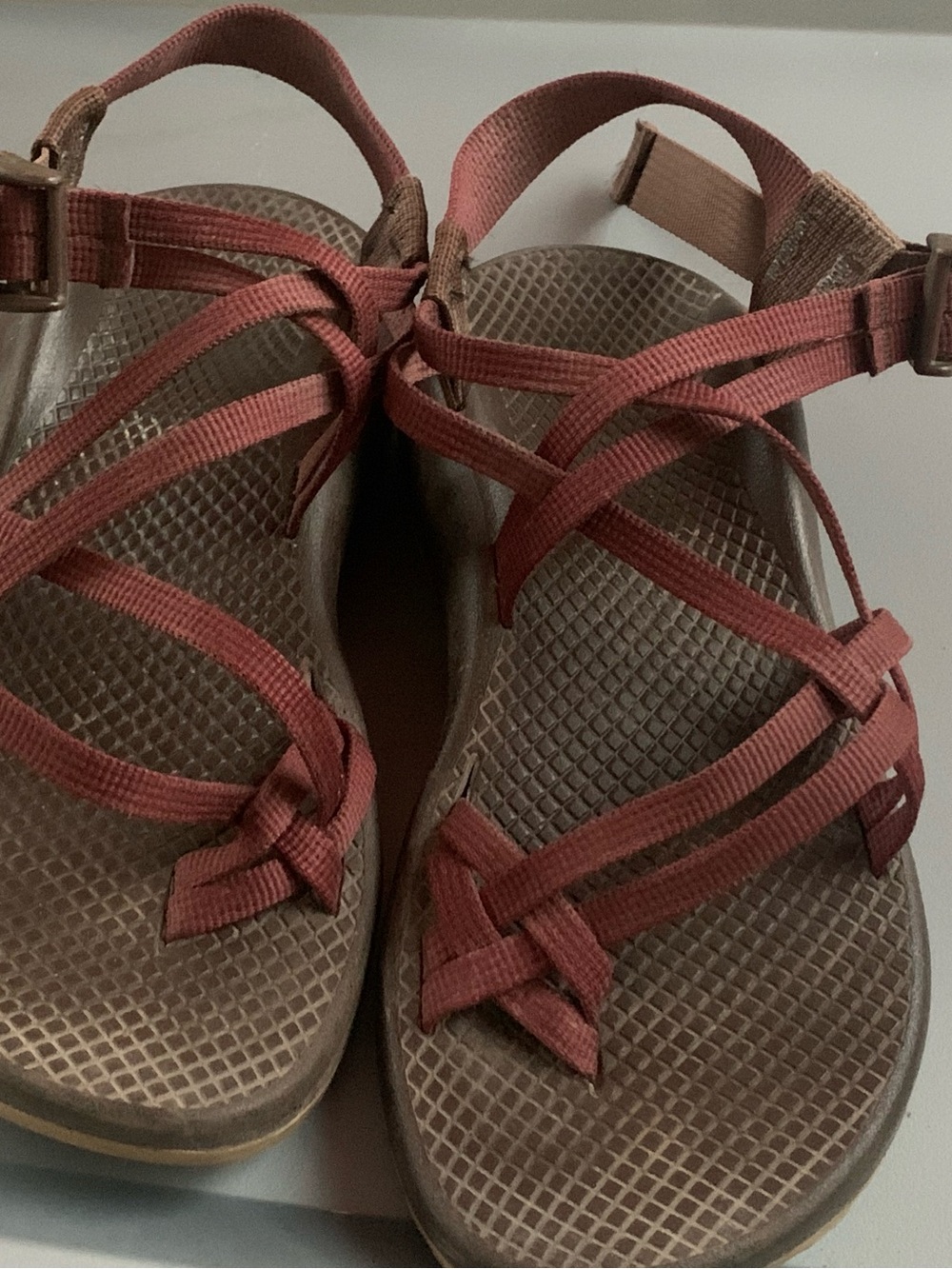 Chaco original with double maroon straps - Picture 4 of 7